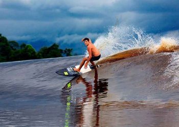 Ombak Bono di Sungai Kampar: Dari Mitos Menjadi Surga Bagi Peselancar