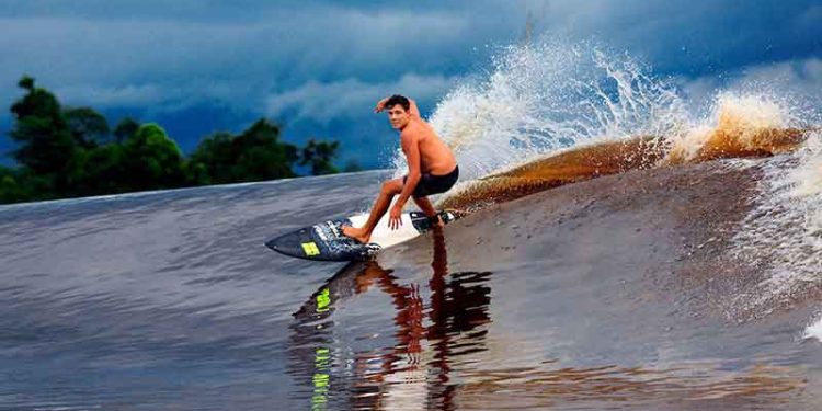 Ombak Bono di Sungai Kampar: Dari Mitos Menjadi Surga Bagi Peselancar