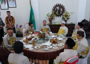 H Muhidin dan Hj Fathul Jannah Hadiri Harjad Ke-59 Tapin