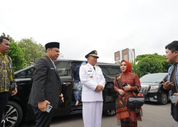 Jelang Pelantikan Gubernur Kalsel, H Muhidin Didampingi Hj Fathul Jannah Tiba di Istana Negara