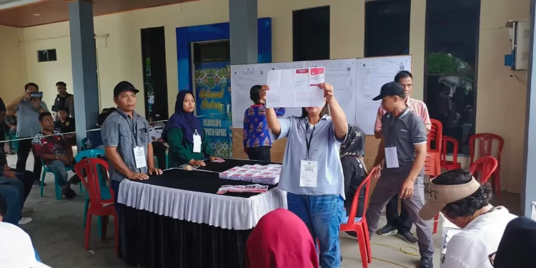 PSU di TPS 04 Kelurahan Selat Utara, Wiyatno-Dodo Raih Suara Terbanyak