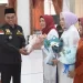 Zairullah Serahkan Buket Bunga kepada 3 Perempuan Inspiratif di Momen PHI Ke-96