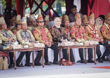 Pimpinan dan Anggota DPRD Kalsel Hadiri Puncak Harjad Ke-74 Kabupaten HSS