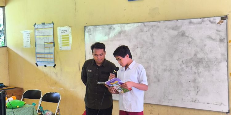 Tingkatkan Literasi Masyarakat Meratus, Perpustakaan Keliling Sambangi SDN Muara Hungi