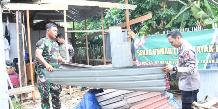 Kodim HST Bedah Rumah Petani di Desa Banua Kepayang