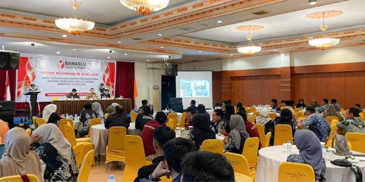 Bawaslu Kotabaru Gelar Rakor Evaluasi Pengawasan dan Pencegahan Tahapan Pilkada