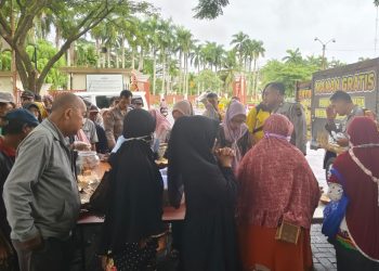 Polsekta Banjarmasin Tengah Sediakan 300 Porsi Makanan Gratis untuk Masyarakat