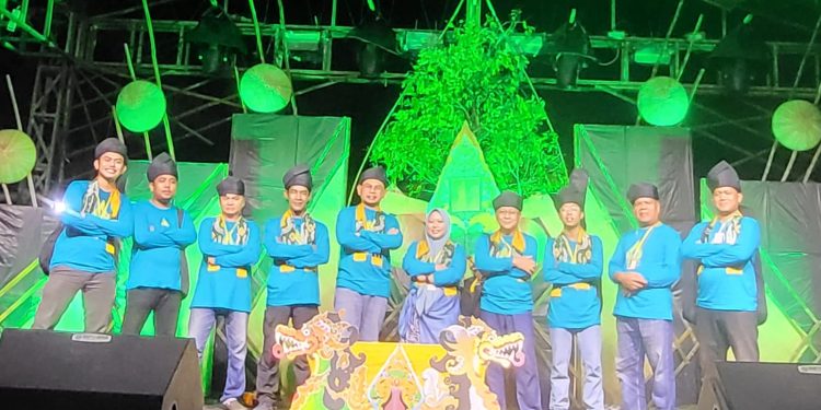 Tim Kesenian Kotabaru Meriahkan Aruh Sastra Kalsel XXI di HST