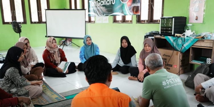 Melalui Program CSR, PT Borneo Indobara Gelar Pelatihan Pengolahan Teh Gaharu