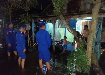 Anggota Satpolairud Monitor Kawasan ‘Calap’ di Kota Banjarmasin