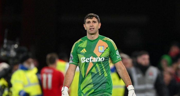 Emiliano Martinez Sabet Gelar Kiper Pria Terbaik FIFA 2024