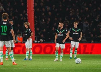 Mees Hilgers Tak Berkutik, FC Twente Dibantai PSV Eindhoven 1-6