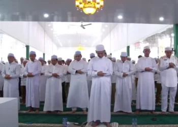 Ambo Sakka Pimpin Salat Sunat Implementasi Serambi Madinah