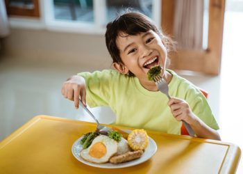 Catat Moms! Ini Panduan Makanan Agar Anak Tumbuh Sehat dan Cerdas