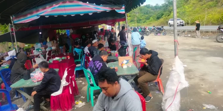 Arus Balik, Rest Area KM 62 Kecamatan Mentewe Ramai Dikunjungi Jemaah