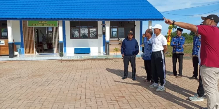 Ambo Sakka Tinjau Gedung Baru SMPN 4 Kusan Hilir