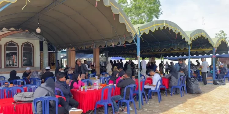 Jemaah Haul Ke-20 Guru Sekumpul Padati Posko Sungai Loban