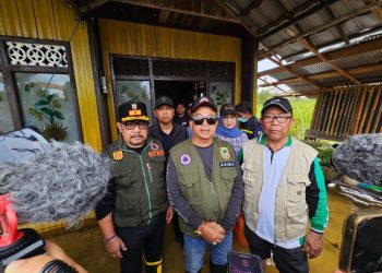 Warga Terdampak Banjir di Desa Pengayuan Terima Paket Bantuan