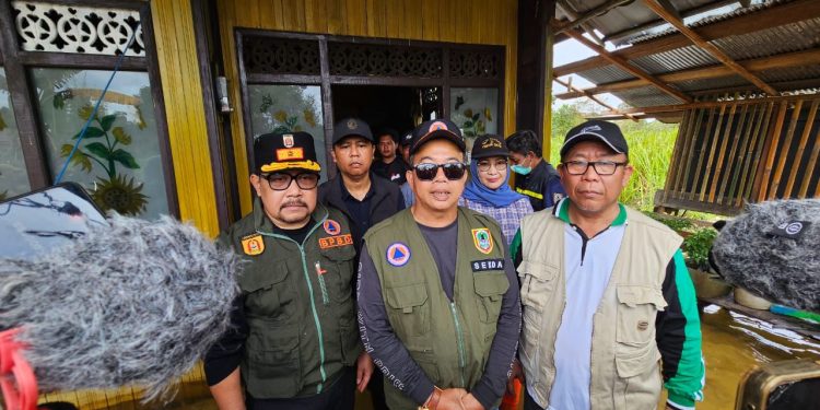 Warga Terdampak Banjir di Desa Pengayuan Terima Paket Bantuan