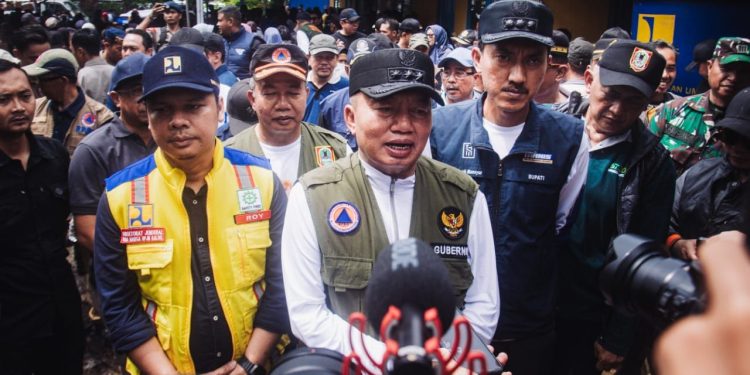 Gubernur Kalsel Ajak Dirjen Bina Marga Tinjau Lokasi Banjir