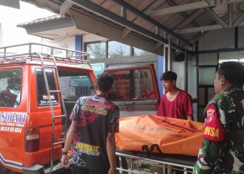 Sigap Babinsa Serma Adi Prasetyo Bantu Evaluasi Penemuan Mayat di Sungai Barabai