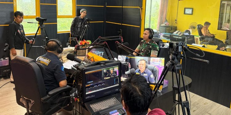 Dandim 1004/Kotabaru Podcast di LPPL Radio Gema Sai-jaan Sosialisasikan Penerimaan Prajurit TNI AD