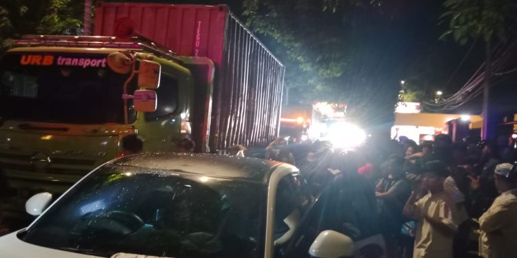 Truk Tronton Tabrak 3 Mobil dan 2 Sepeda Motor di Jalan S Parman Banjarmasin