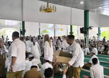 Kegiatan Serambi Madinah, Zairullah Bagikan Al-Qur’an dan Gelar Dzikir Bersama