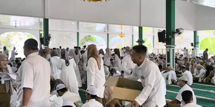 Kegiatan Serambi Madinah, Zairullah Bagikan Al-Qur’an dan Gelar Dzikir Bersama