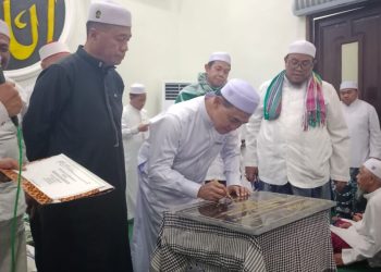 Zairullah Teken 3 Prasasti Renovasi Makam Bersejarah di Tanah Bumbu
