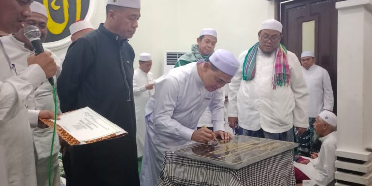 Zairullah Teken 3 Prasasti Renovasi Makam Bersejarah di Tanah Bumbu