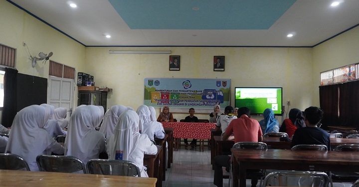Gandeng DLH Tanbu, SMAN 1 Kusan Hilir Gelar Penyuluhan Pengelolaan Sampah