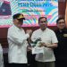 PWI Anugerahi Gubernur Kalsel H Muhidin Pena Emas pada Puncak HPN 2025
