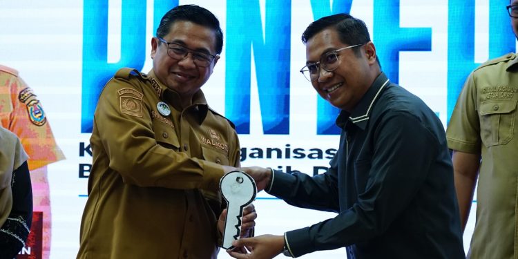 Serahkan Kunci Sekretariat Bersama Khatib Dayan, Ini Pesan Ibnu Sina