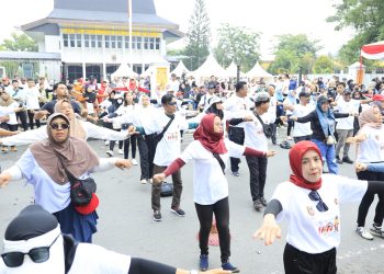 HPN 2025 Kalsel, Masyarakat Antusias Ikuti Jalan Santai dan Senam Pagi di Taman Siring 0 Km Banjarmasin