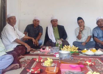 Legislator PKB Serahkan Bantuan Alat Tangkap untuk Nelayan Desa Rampa