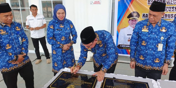 Bupati Kotabaru Resmikan Kantor Kecamatan Pulau Laut Sigam