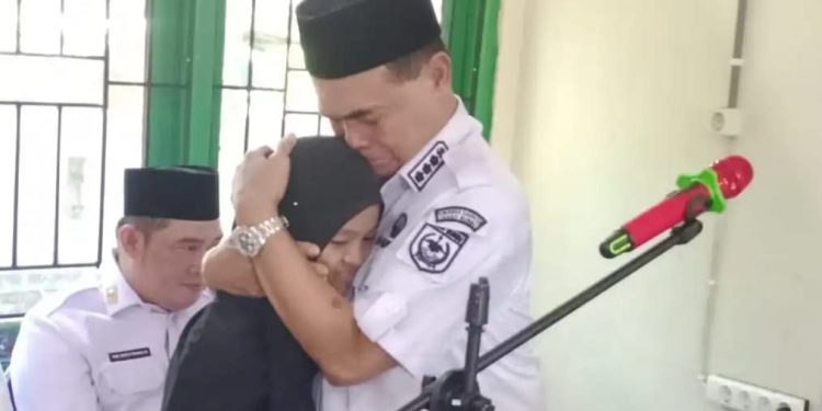 Zairullah Menangis Haru Saat Bertemu Siswi SD Hafal 5 Juz Al-Qur’an