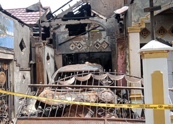Terdengar Suara Ledakan, Rumah dan Mobil Pensiunan PNS Ludes Terbakar
