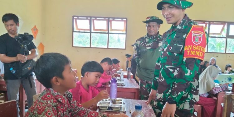 Program TMMD Ke-123, Uji Coba Makan Bergizi Menyasar Sejumlah SD di Desa Talusi