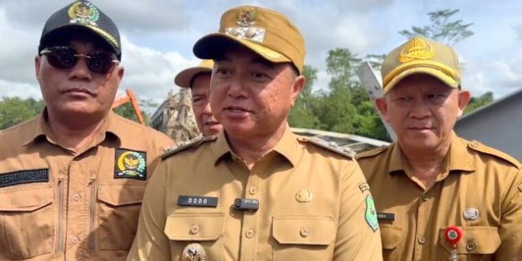 Wabup Kapuas Tinjau Jembatan Ambruk di Kecamatan Bataguh