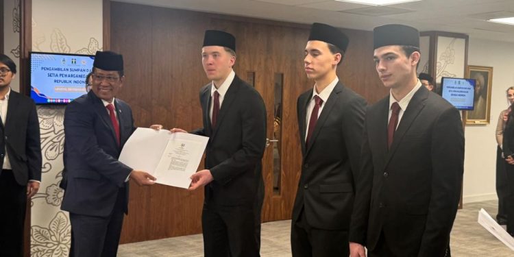 Ole Romeny dan 2 Pemain Keturunan Indonesia Resmi Jadi WNI, Ambil Sumpah di London Inggris