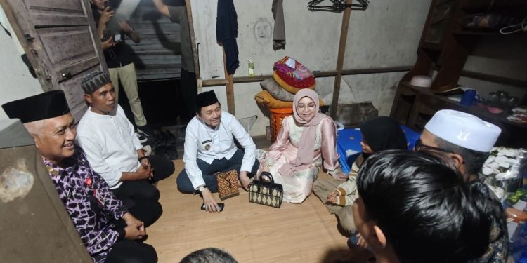 Wagub Hasnuryadi Sulaiman Serahkan Bantuan untuk Fitri