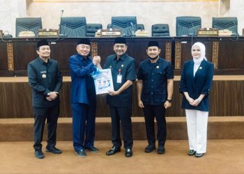 Rapat Paripurna, Gubernur Kalsel Sampaikan LKPj Tahun Anggaran 2024