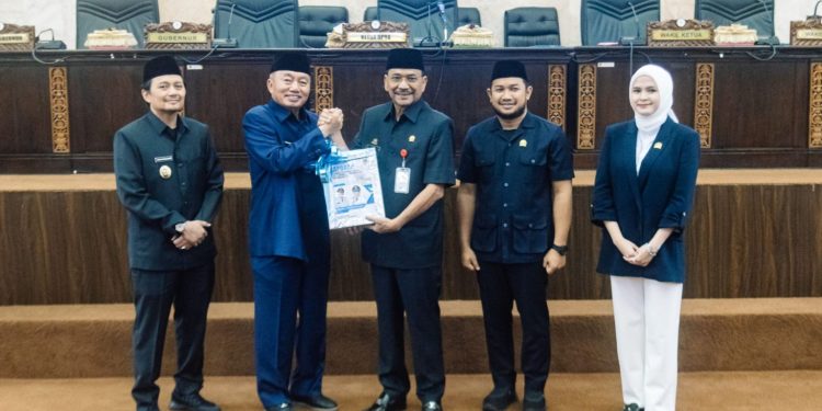 Rapat Paripurna, Gubernur Kalsel Sampaikan LKPj Tahun Anggaran 2024