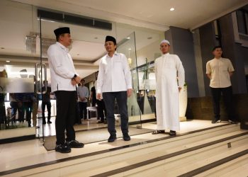 Silaturahmi, Bupati Tanah Bumbu Andi Rudi Latif Sahur Bersama Wakil Gubernur Hasnuryadi