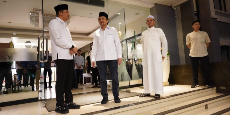 Silaturahmi, Bupati Tanah Bumbu Andi Rudi Latif Sahur Bersama Wakil Gubernur Hasnuryadi