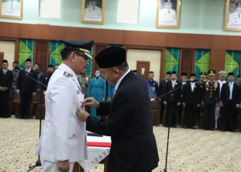 Lantik Penjabat Walikota Banjarbaru, Ini Pesan Gubernur H Muhidin