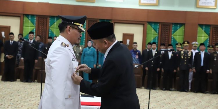 Lantik Penjabat Walikota Banjarbaru, Ini Pesan Gubernur H Muhidin