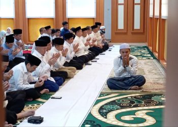 Gubernur Bersama Kepala Daerah se-Kalsel Buka Puasa dan Tarawih di Titik 0 Kilometer